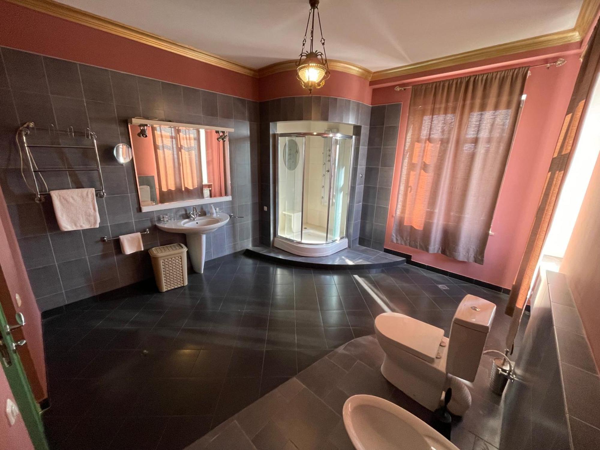 X Hotel エレバン 部屋 写真